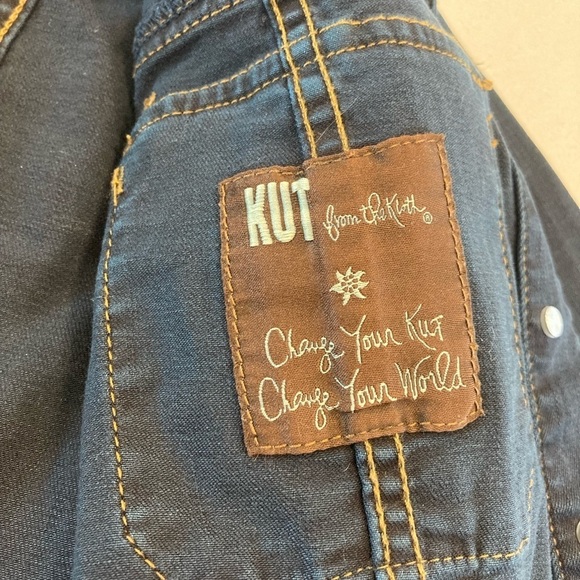 Kut from the kloth dark wash Amelia denim Jean jacket size large - Picture 7 of 9